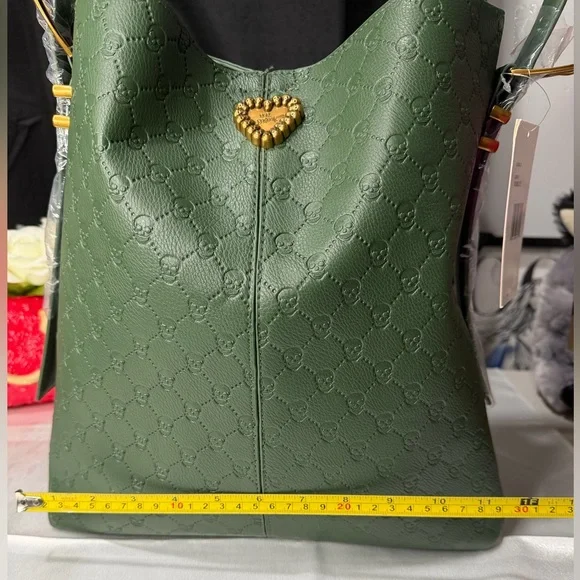 Betsy Johnson green tote bag with skulls - Picture 9 of 10